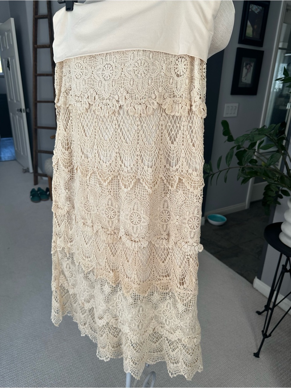 Solitaire NWT Crochet Lace Maxi Skirt Creamy Tan size large - Picture 5 of 12